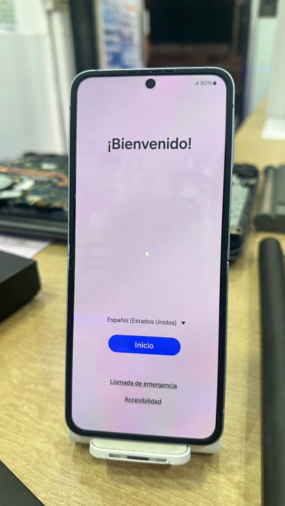 SAMSUNG GALAXY X FLIP 6 CELESTE 12gb 512gb [REMANUFACTURADO] con detalles